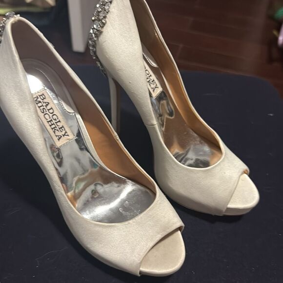 Elegant Cream Stiletto Heels Crystal Embellishments BADGLEY MISCHKA - Picture 2 of 7